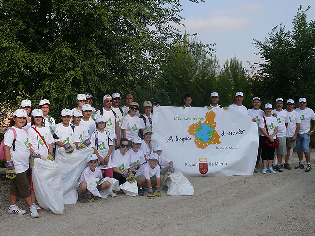 Cerca de medio centenar de personas participaron en la campaña de limpieza del Charco del Zorro - 2, Foto 2