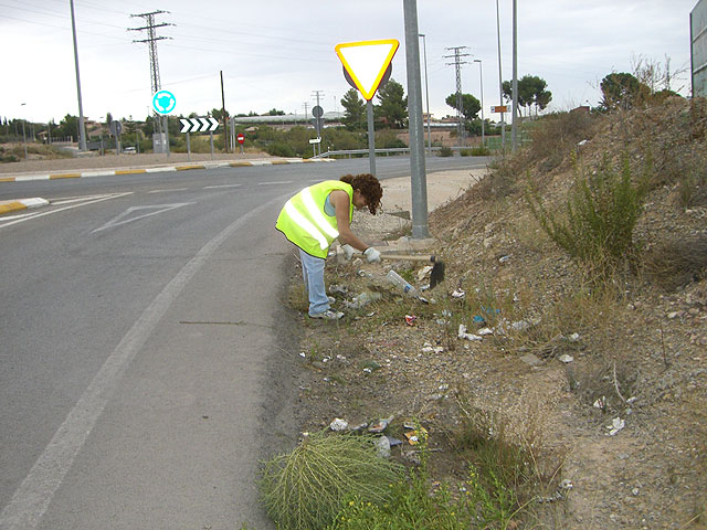 More than fifty people unemployed and have started working on sanitation and cleanliness of roads munincipio, Foto 2