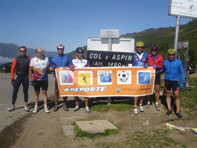 El ‘Club ciclista Nueve y media’ realiza la Travesía de los Pirineos - 1, Foto 1