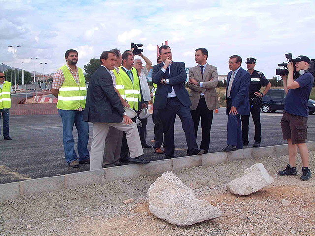 Las obras de la carretera Yecla-Villena, que finalizan en enero, descongestionarán los accesos a los polígonos industriales - 1, Foto 1
