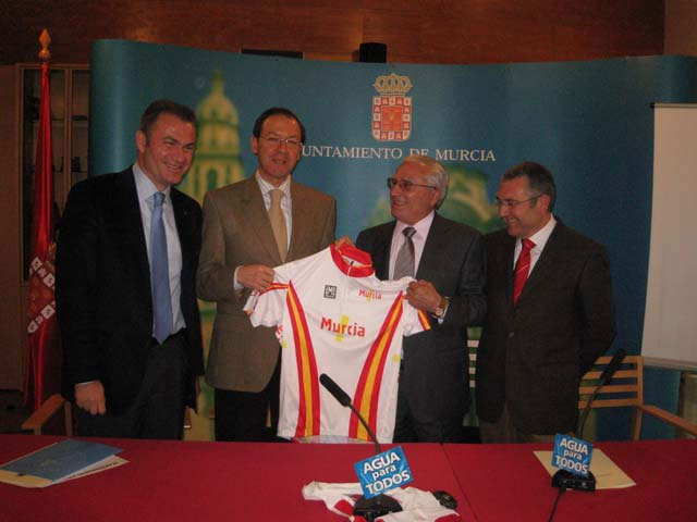 Los ciclistas españoles que compiten en el Campeonato del Mundo de Ciclismo llevan el nombre de Murcia en su equipación - 1, Foto 1