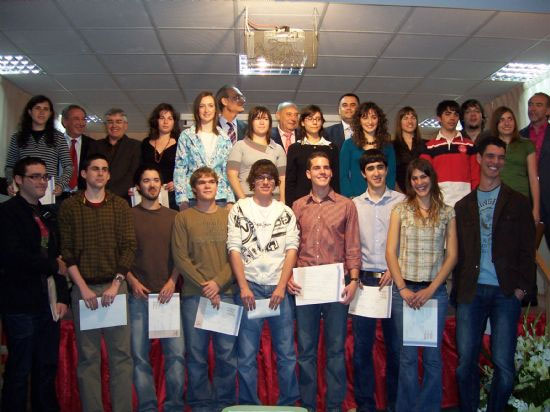 Invierten 18.000 euros para el mantenimiento del Bachillerato Internacional que se imparte en el IES Juan de la Cierva, Foto 1