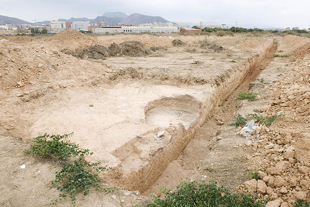La Dirección General de Cultura realiza catas arqueológicas en el entorno del monumento funerario de Torreciega - 1, Foto 1