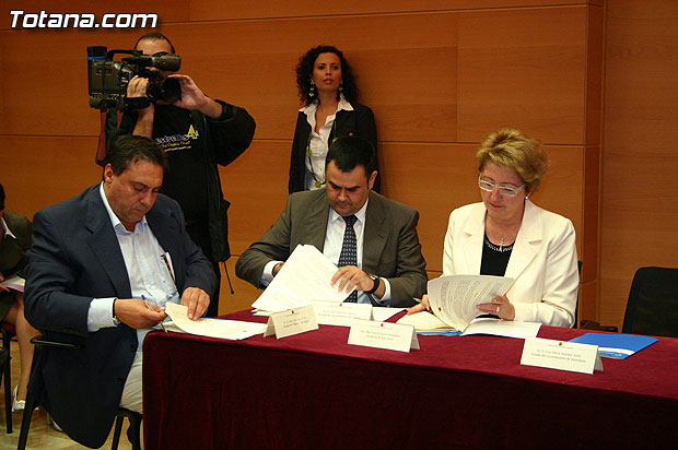 El Consistorio recibe de la Consejería de Polítca Social, Mujer e Inmigración 61.000 euros, Foto 1