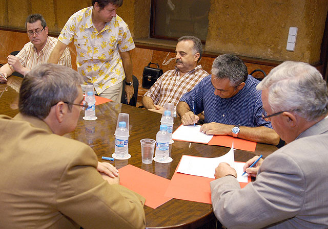 El Rectorado y la representación sindical de la Universidad de Murcia constituyen la Mesa de Negociación - 1, Foto 1