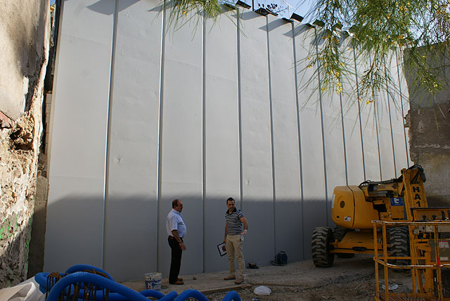 El Ayuntamiento construye un muro de contención en la calle Barranco - 1, Foto 1