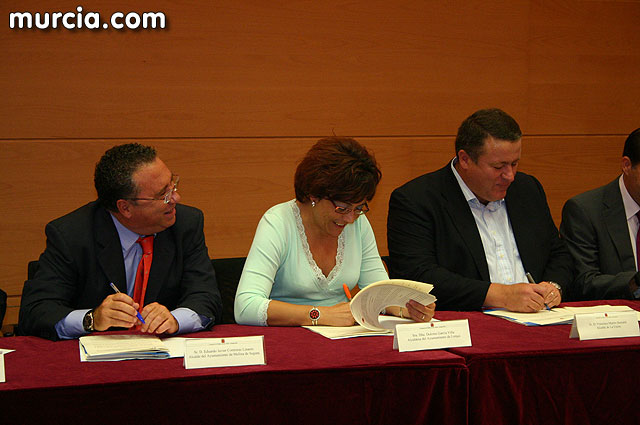 La Comunidad firma 58 convenios con los ayuntamientos de la Regin para atencin social - 2