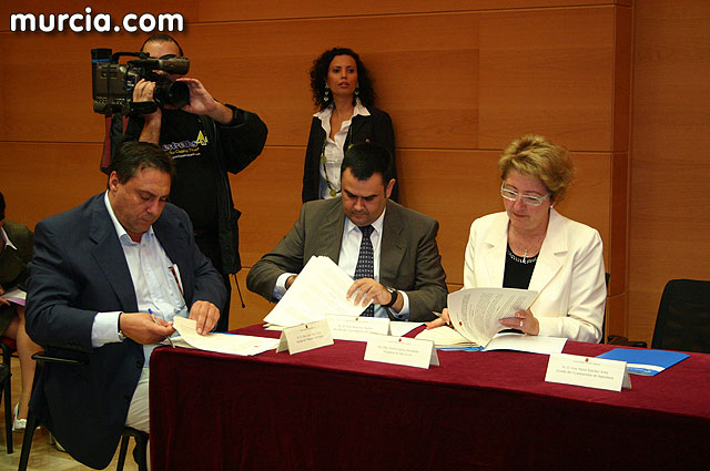 La Comunidad firma 58 convenios con los ayuntamientos de la Regin para atencin social - 6