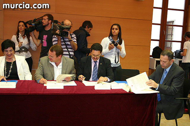 La Comunidad firma 58 convenios con los ayuntamientos de la Regin para atencin social - 10