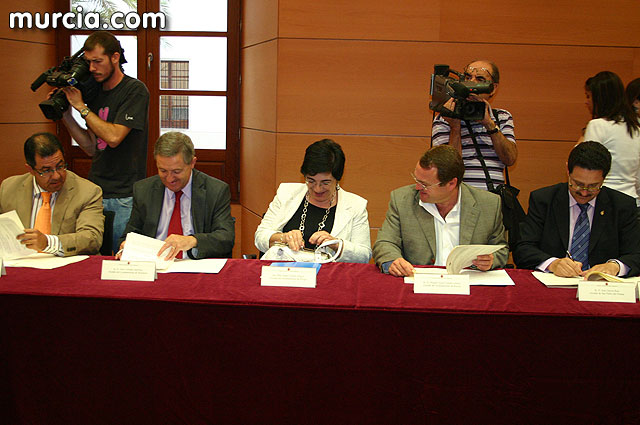 La Comunidad firma 58 convenios con los ayuntamientos de la Regin para atencin social - 11