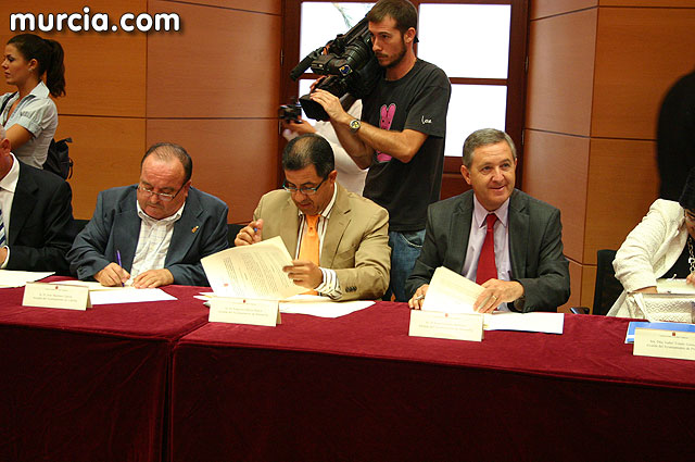 La Comunidad firma 58 convenios con los ayuntamientos de la Regin para atencin social - 13