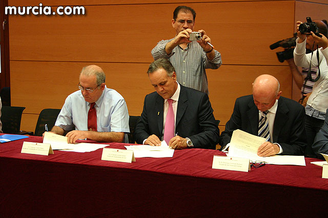 La Comunidad firma 58 convenios con los ayuntamientos de la Regin para atencin social - 14