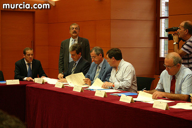 La Comunidad firma 58 convenios con los ayuntamientos de la Regin para atencin social - 16