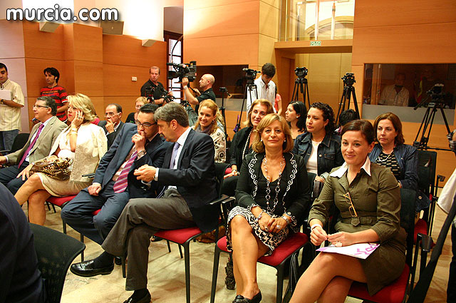 La Comunidad firma 58 convenios con los ayuntamientos de la Regin para atencin social - 18