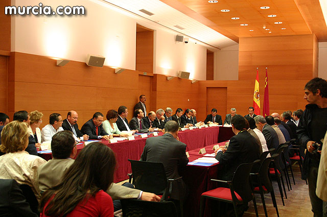 La Comunidad firma 58 convenios con los ayuntamientos de la Regin para atencin social - 21