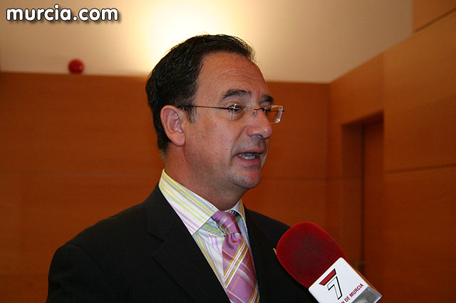 La Comunidad firma 58 convenios con los ayuntamientos de la Regin para atencin social - 24