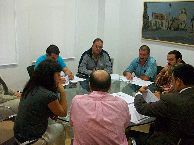 El alcalde y los grupos políticos municipales se reúnen para analizar la situación económico-financiera y la deuda municipal en la Comisión Especial de Cuentas, Foto 2