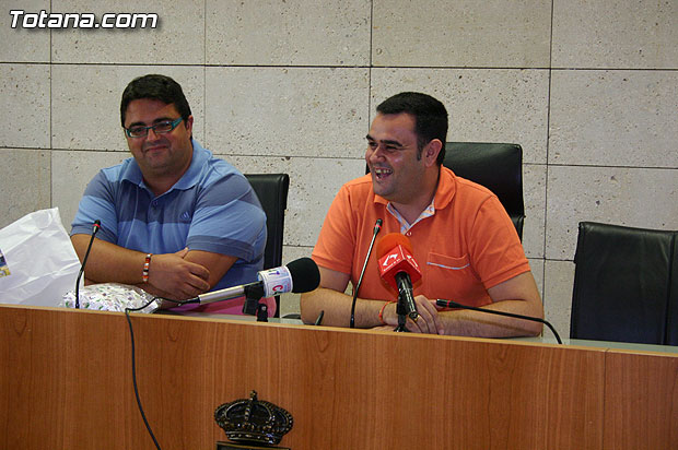 Autoridades municipales reciben en el ayuntamiento a los usuarios y profesionales del Servicio de Estancias Diurnas de Alzheimer de Totana - 16