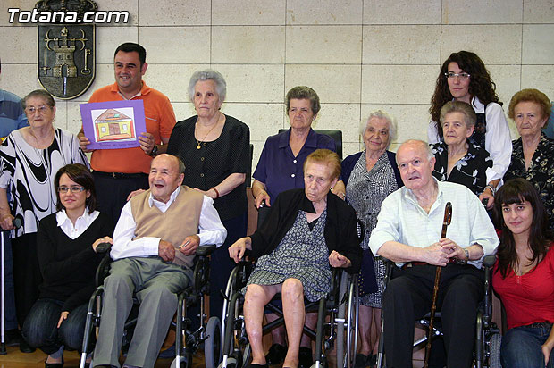 Autoridades municipales reciben en el ayuntamiento a los usuarios y profesionales del Servicio de Estancias Diurnas de Alzheimer de Totana - 23