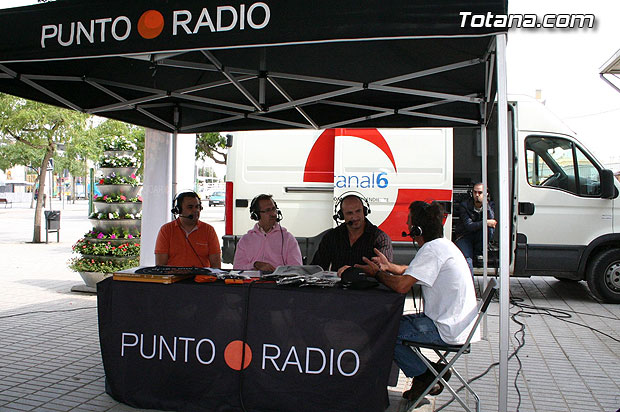 Autoridades municipales visitan los expositores artesanos de Totana que participan en la XXV Feria de Artesana de la Regin de Murcia (Feramur) - 1