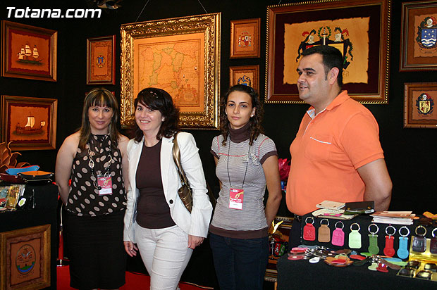Autoridades municipales visitan los expositores artesanos de Totana que participan en la XXV Feria de Artesana de la Regin de Murcia (Feramur) - 8