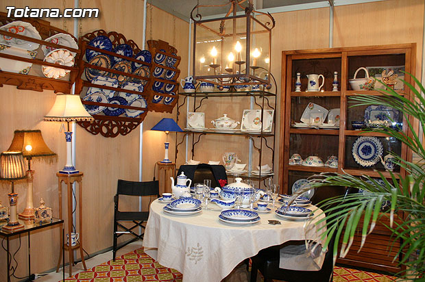 Autoridades municipales visitan los expositores artesanos de Totana que participan en la XXV Feria de Artesana de la Regin de Murcia (Feramur) - 11