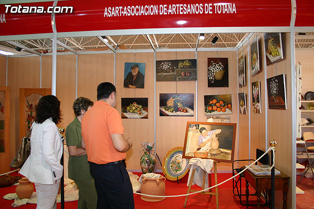 Autoridades municipales visitan los expositores artesanos de Totana que participan en la XXV Feria de Artesana de la Regin de Murcia (Feramur) - 14