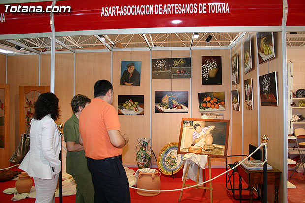 Autoridades municipales visitan los expositores artesanos de Totana que participan en la XXV Feria de Artesana de la Regin de Murcia (Feramur) - 14