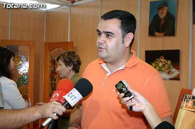 Autoridades municipales visitan los expositores artesanos de Totana que participan en la XXV Feria de Artesana de la Regin de Murcia (Feramur) - 19