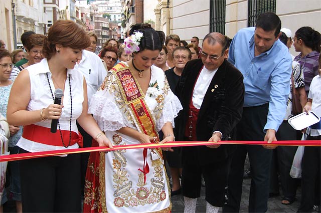 La Reina de la Huerta inaugura el Mercadillo Artesanal - 1, Foto 1
