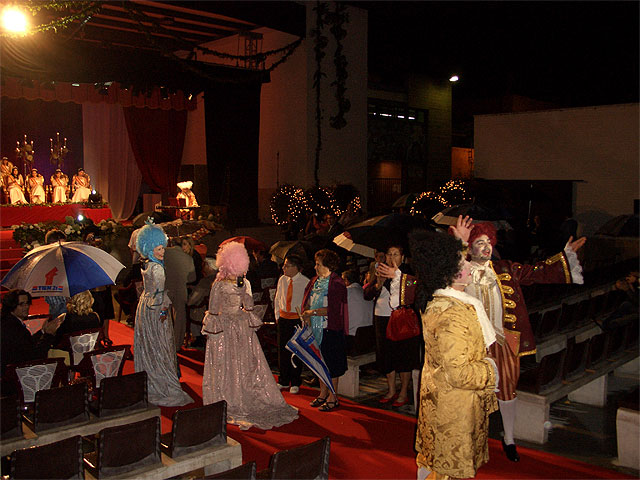 Santomera hace frente a la lluvia para volcarse con las Reinas de sus Fiestas - 2, Foto 2