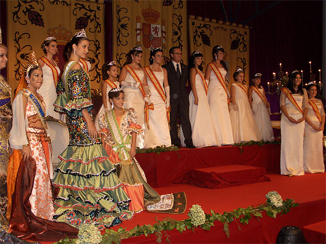 Santomera hace frente a la lluvia para volcarse con las Reinas de sus Fiestas - 4, Foto 4
