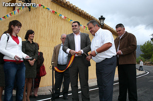 El alcalde y autoridades locales inauguran la primera fase de las obras de adecuación del camino de “El Purgatorio” de la diputación de La Sierra, Foto 4