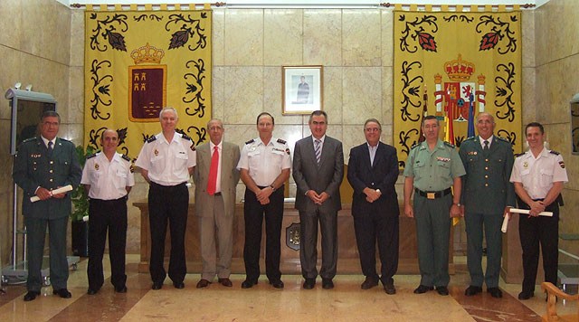 Condecorados varios miembros del Cuerpo Nacional de Policía y de la Guardia Civil - 1, Foto 1