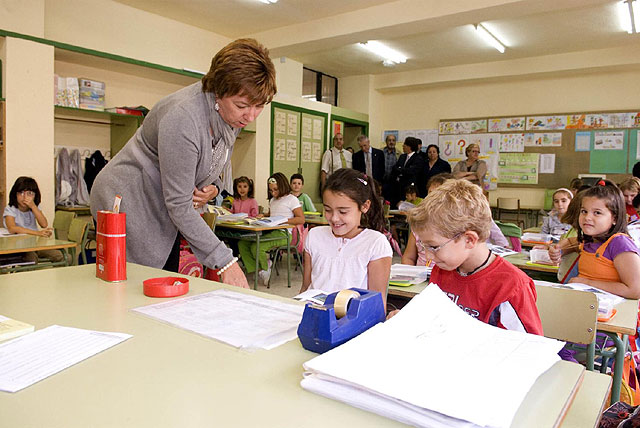 La alcaldesa inaugura el curso escolar en el colegio Beethoven - 1, Foto 1