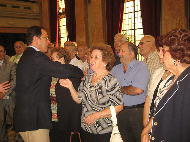 El Alcalde se compromete a mantener en los presupuestos el protagonismo de las partidas destinadas a mayores pese a la crisis - 1, Foto 1