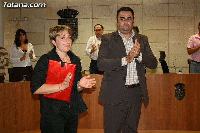 El Pleno rinde un homenaje al agente de la Polícia Local fallecido recientemente, Foto 1