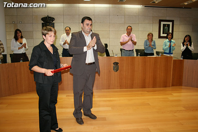 El Pleno rinde un homenaje al agente de la Polícia Local fallecido recientemente, Foto 2