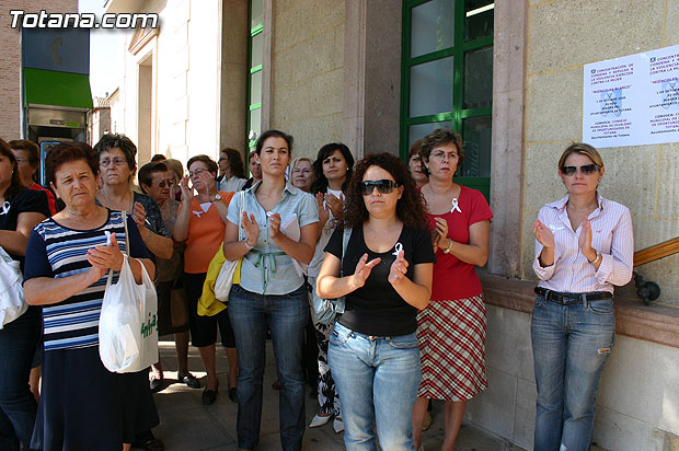 Tiene lugar la primera concentración del “Miércoles blanco”, Foto 1