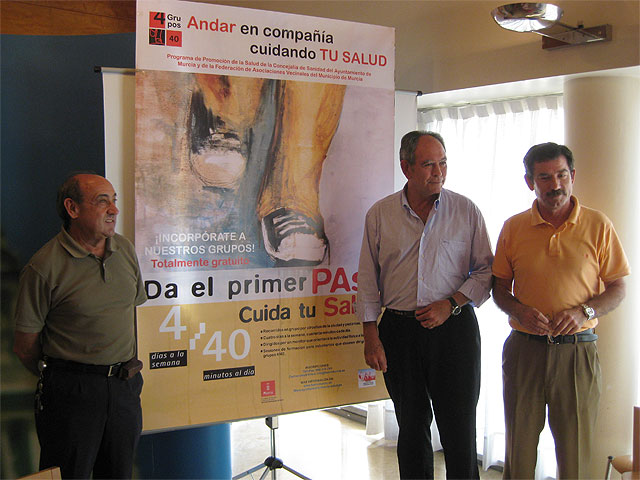 Sanidad anima a los vecinos del municipio a andar en grupos 40 minutos durante 4 días a la semana - 1, Foto 1