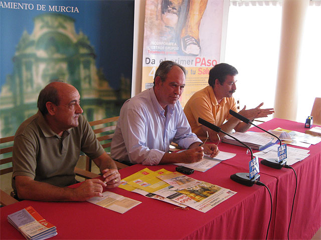 Sanidad anima a los vecinos del municipio a andar en grupos 40 minutos durante 4 días a la semana - 2, Foto 2