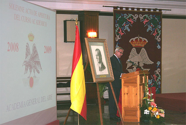 Valcárcel evoca los fuertes vínculos que unen a la aviación militar española con la Región - 1, Foto 1