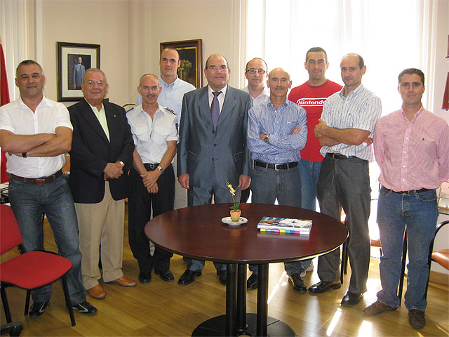 Los suboficiales de bomberos en prácticas completan su formación en Gran Bretaña - 1, Foto 1