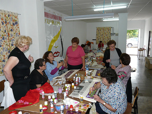 Veinte mujeres han participado en un curso de pintura en telas celebrado en Las Encebras - 1, Foto 1