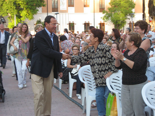 Más de 4.000 personas asisten a la verbena de los mayores - 2, Foto 2