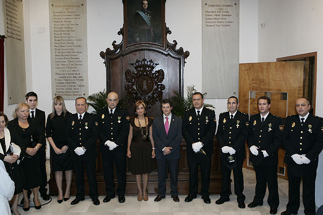 El Alcalde destaca el enorme esfuerzo que desarrollan los agentes de la Policía Nacional en Lorca, “algo por lo que todos los ciudadanos estamos en deuda con ellos” - 1, Foto 1