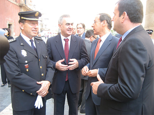 Cámara asiste al acto de imposición de condecoraciones con motivo del Día de la Policía - 1, Foto 1