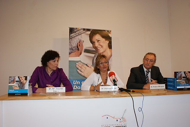 La concejal de Política Social inaugura junto a la Directora General de Personas Mayores el I curso para cuidadores de Personas Dependientes - 1, Foto 1