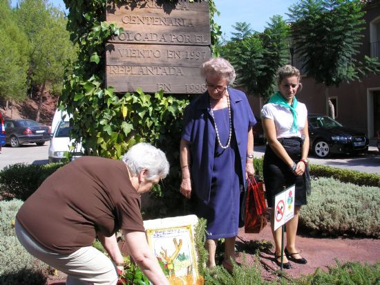 Eucaristía y homenaje en memoria de los miembros fallecidos de la Asociación de Familiares y Enfermos de Alzheimer “La Carrasca de Totana”, Foto 1