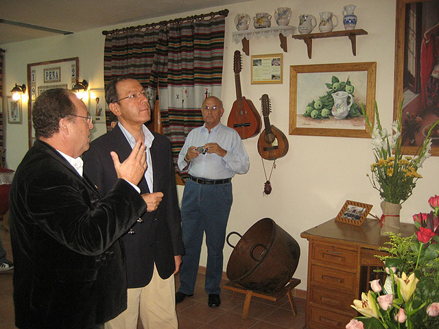 El Alcalde de Murcia ha acompañado a los miembros de la peña  El Membrillo en la inauguracin de su nueva sede en Santiago y Zarache - 2